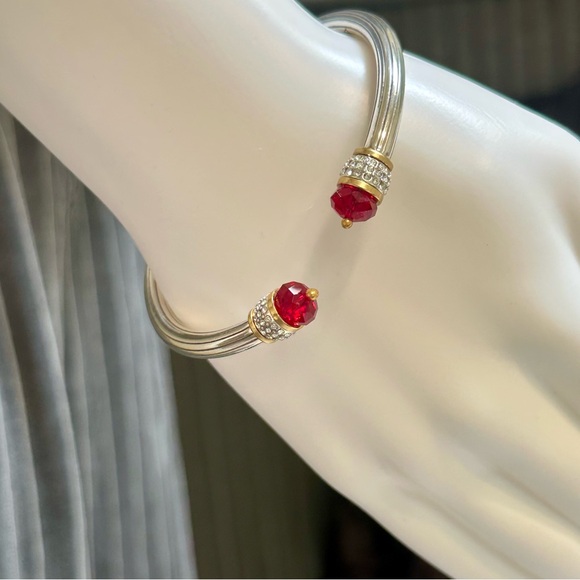 NWT BRIGHTONMERIDIAN OPEN HINGED BANGLE IN SILVER-RED